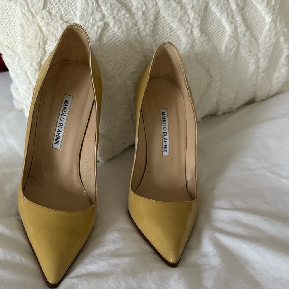 Manolo Blahnik Yellow Pointed Toe Heels
